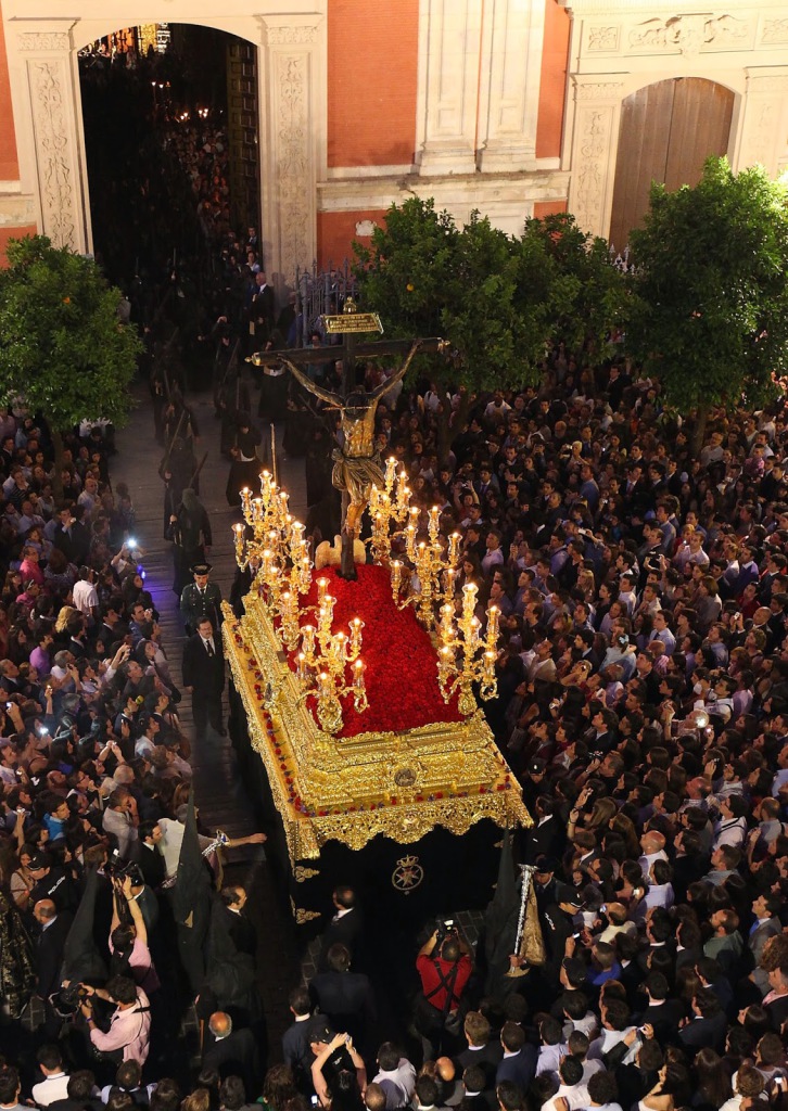 arte sacro : El Cristo del Amor en la Semana Santa de Sevilla.